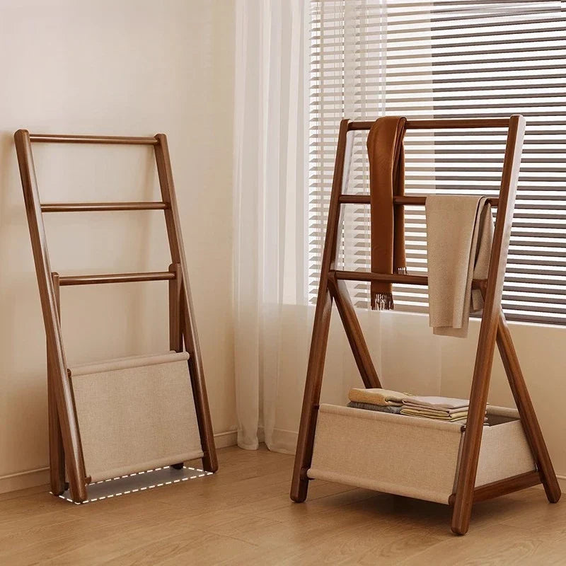 Bambus-kleshenger til soverommet – vertikal oppbevaring